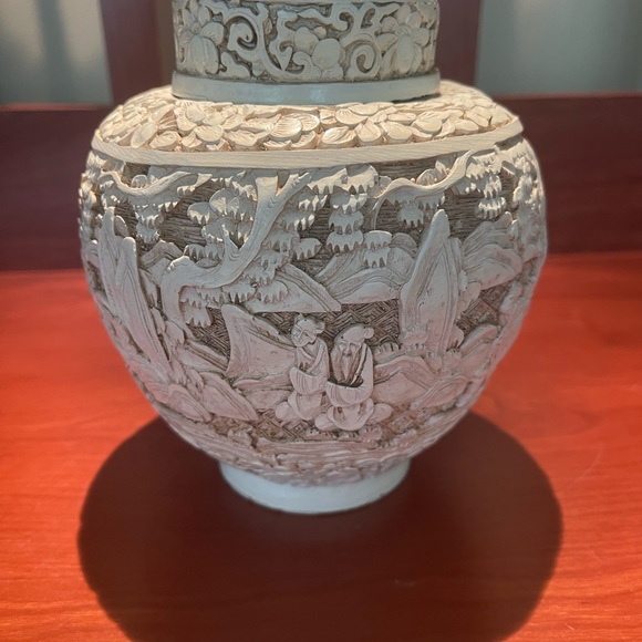 Exquisite Vintage Hand Carved Ivory Dynasty White Chinese Vase/urn with Lid - Picture 3 of 6